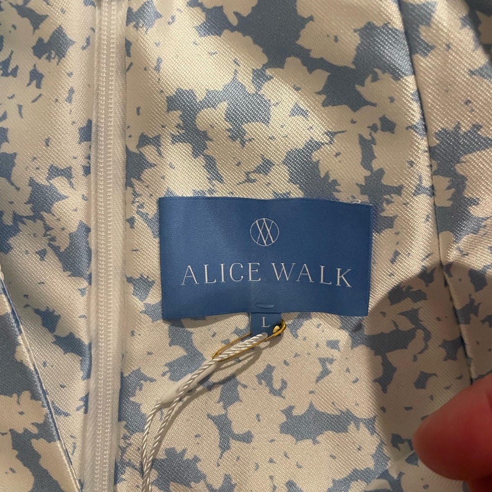 Gorgeous Alice Walk cap sleeve shirt